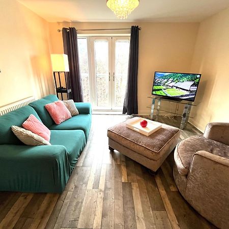 Spacious Two Bedrooms Apartment For Business And Holiday Portsmouth Exterior photo