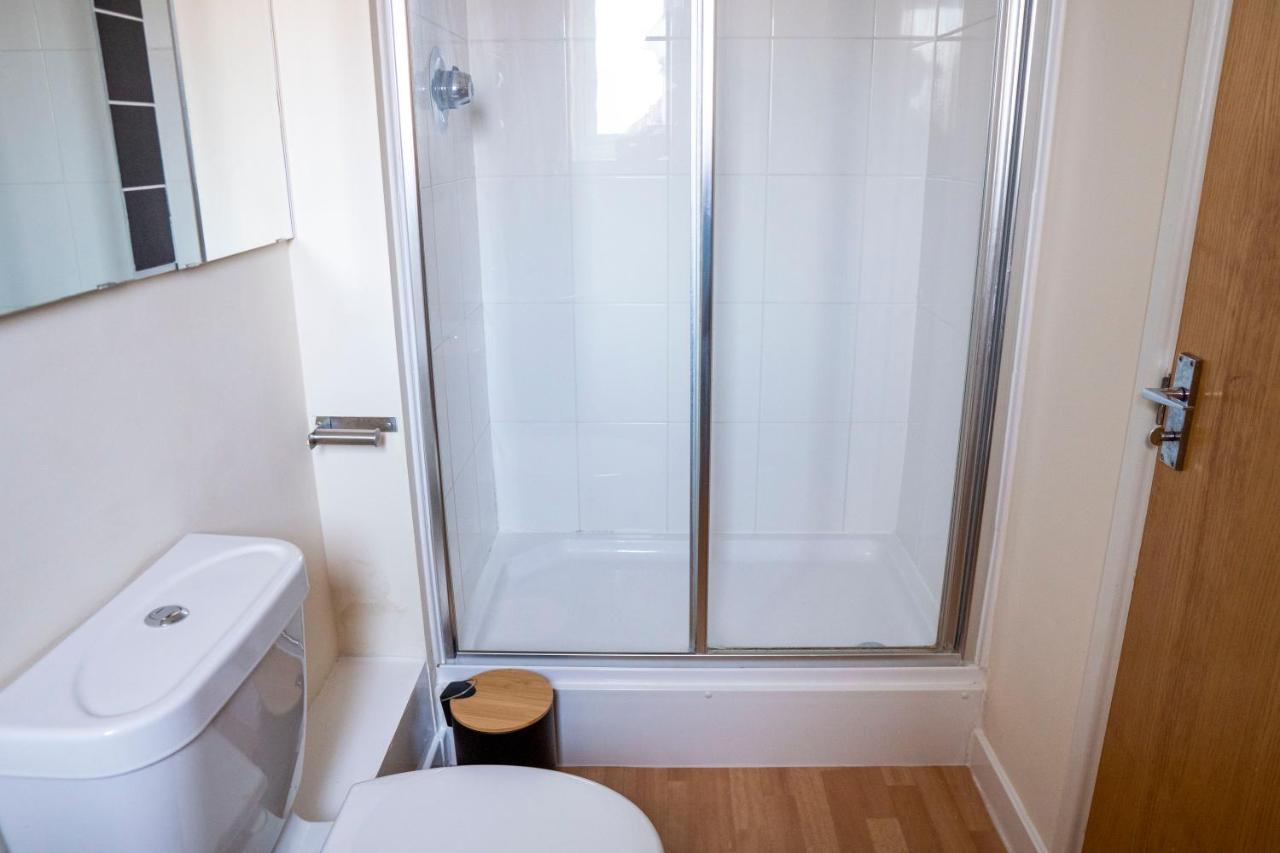 Spacious Two Bedrooms Apartment For Business And Holiday Portsmouth Exterior photo